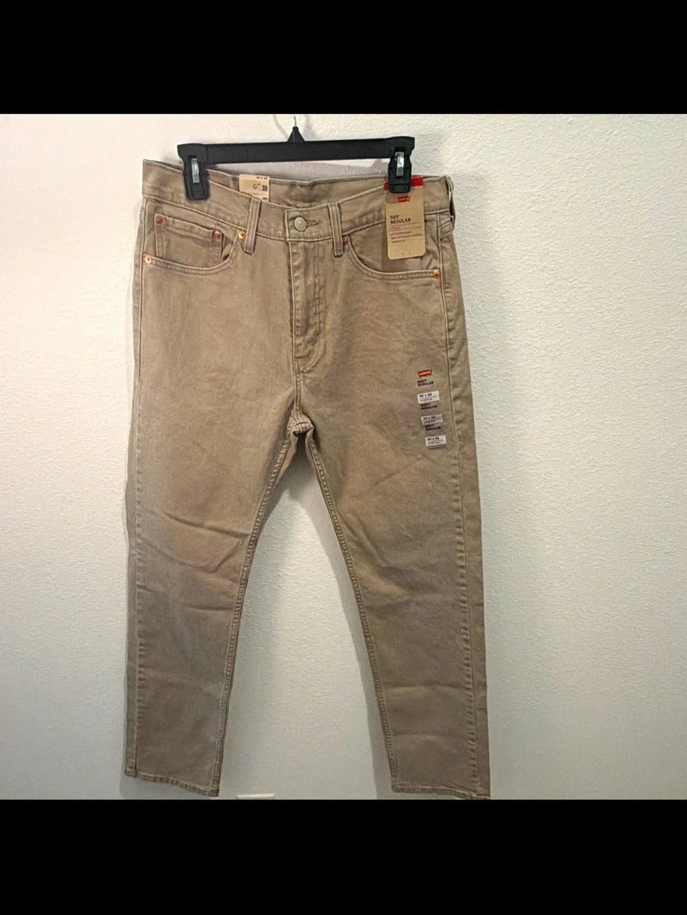 Levi's Relaxed Fit Jeans in Light Khaki
